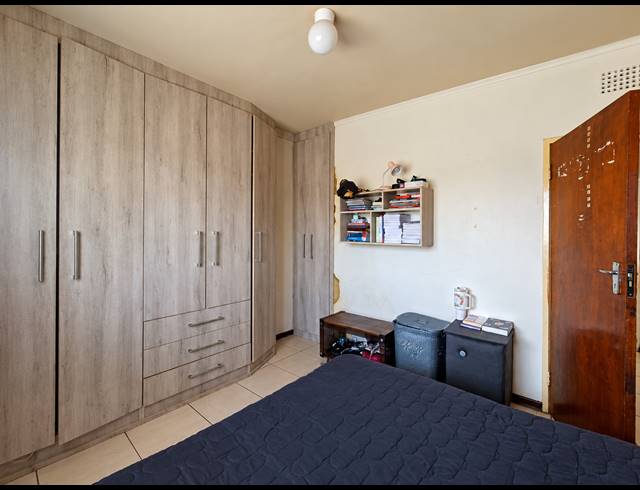 2 BEDROOM FLAT FOR SALE IN THREE RIVERS